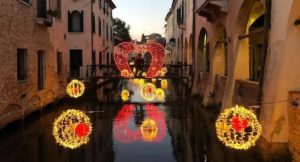 San Valentino, cinque cuori luminosi negli scorci e piazze di Treviso